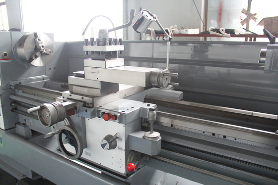 Max. swing over gap 900mm Universal Precision Gap-bed of Bench Lathe / Tornos CL-660 voor productie-installatie
