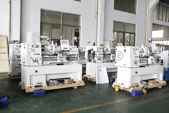 400-800mm Swing Taper van de staarthoek MT4 Horizontale Precision Gap Bed Metalen draaibank