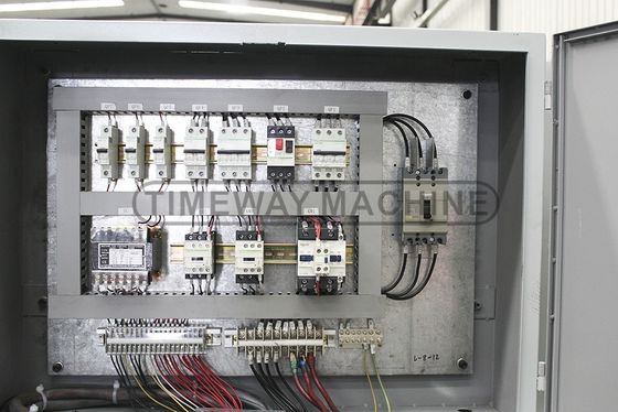 3900 kg Gewicht 3725x1473x1622 mm Warmmachine draaibank Metalen draaibank voor het snijden van draden