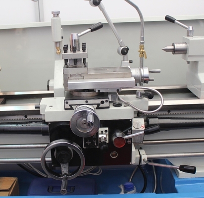 Medium Duty Universal Mechanical Precision Lathe met max. lengte van het werkstuk 1000 mm