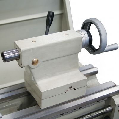 1940X760X1520mm Spindle Precision Gap Lathe Machine met middelgrote verwerkingscapaciteit