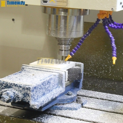 Industrie Verticaal bewerkingscentrum met 3 assen en Min.
