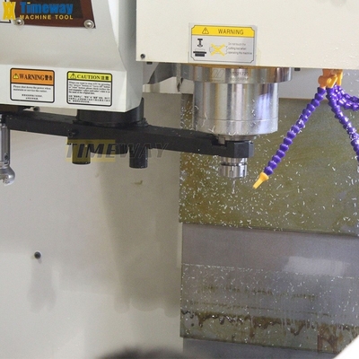 Industrie Verticaal bewerkingscentrum met 3 assen en Min.
