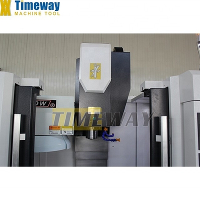 BT40 Spindel Taper Timeway VMC550 3-assige lineaire geleidingslijn Verticaal bewerkingscentrum CNC-machine