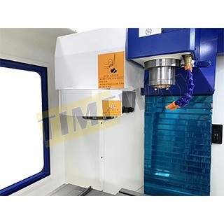 24 Gereedschapsmagazin Capaciteit VMC400 Verticaal bewerkingscentrum met 2,2 kW hoge precisie