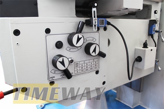 UM320D Horizontale kniefreesmachine voor middelmatige bewerking Gewicht KG 1550