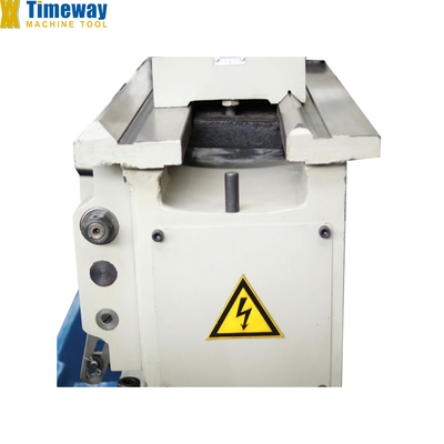 Draaibankmachine voor het draaien van een draaibank CM-400V met een spindelmotorvermogen van 3,2 kW.2