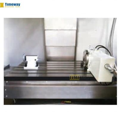 Verticaal bewerkingscentrum met hoge precisie met een enkele spindel 900x1800 mm Tafelgrootte