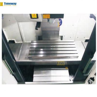 Verticaal bewerkingscentrum met hoge precisie met een enkele spindel 900x1800 mm Tafelgrootte