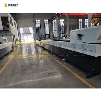 Machine voor het slijpen van diepe gaten met een koelpompstroom van 50 L/min en een servomotor met een vermogen van 0,45 kW