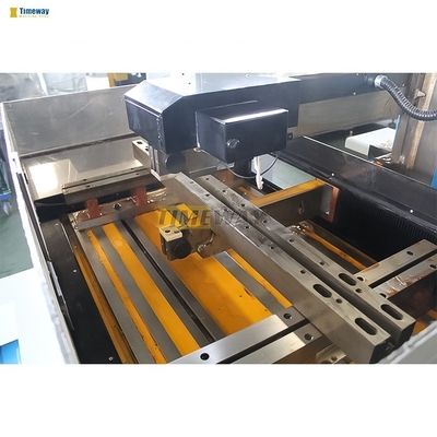 High Speed Wire Cutting EDM Machine met kabinet Computer Werkbank grootte 750*1140mm