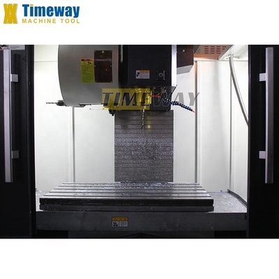 GSK/Fanuc/Siemens Control 3 Axis Verticaal Bewerkingscentrum met 1100mm X Table Travel