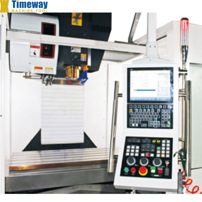 1360x700 Tafelgrootte 3-assige VMC1370 Verticaal Bewerkingscentrum Machine CNC freesmachine