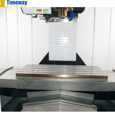 1360x700 Tafelgrootte 3-assige VMC1370 Verticaal Bewerkingscentrum Machine CNC freesmachine
