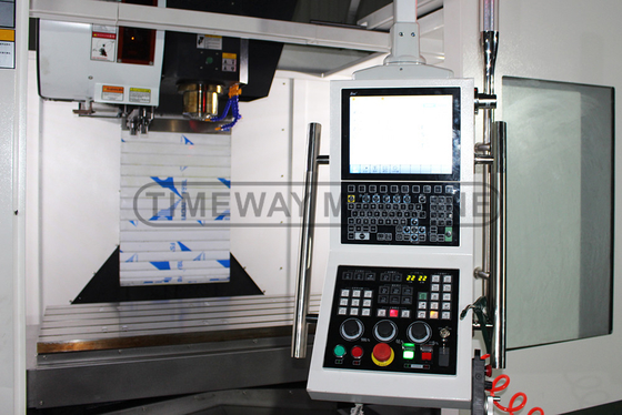 VMC1370 Groot verticaal bewerkingscentrum CNC freesmachine met 1300 mm tafelreis