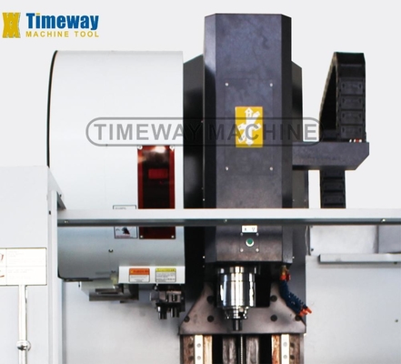 Automatisch VMC1370L Verticaal Machine Center met BT50 ATC 24 Tools en 700mm Table Travel