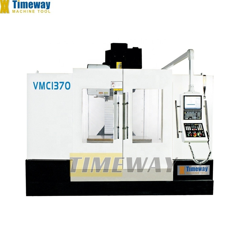 Metalen frezen VMC1370 Verticaal machinecentrum met 5 T-slots en spindelboring